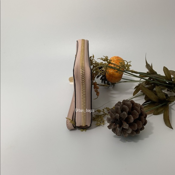 Michael Kors JST Large Flat Phone Wallet - Picture 2 of 7